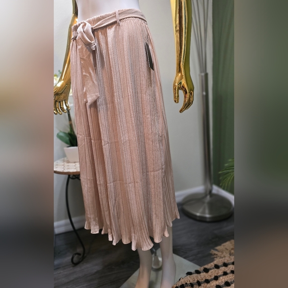 Alice Blue Pleated Skirt Cream Color Size M - Picture 4 of 6